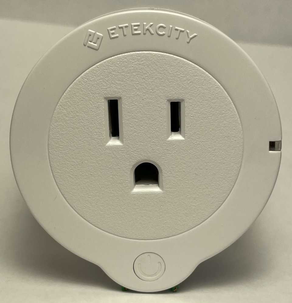 A front view of the Etekcity Voltson ESW01-USA-R6P Smart Outlet.